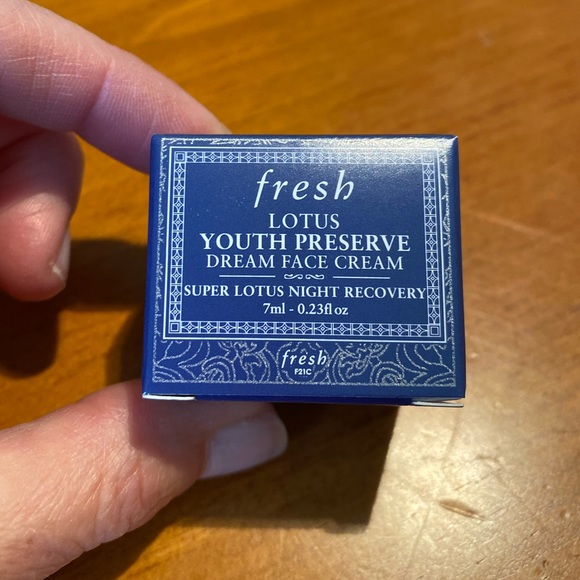 Fresh Lotus Youth Preserve Dream Face Cream - Picture 3 of 11